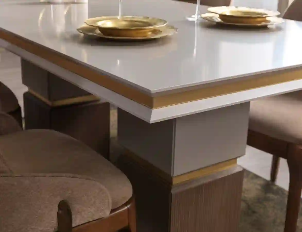 Violence Yemek Odası